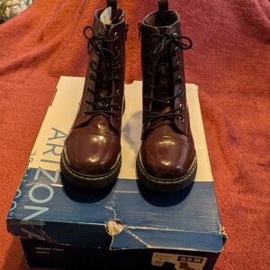 Arizona Jean Co women's glossy dark mahogany combat ankle boots, size 6.5M